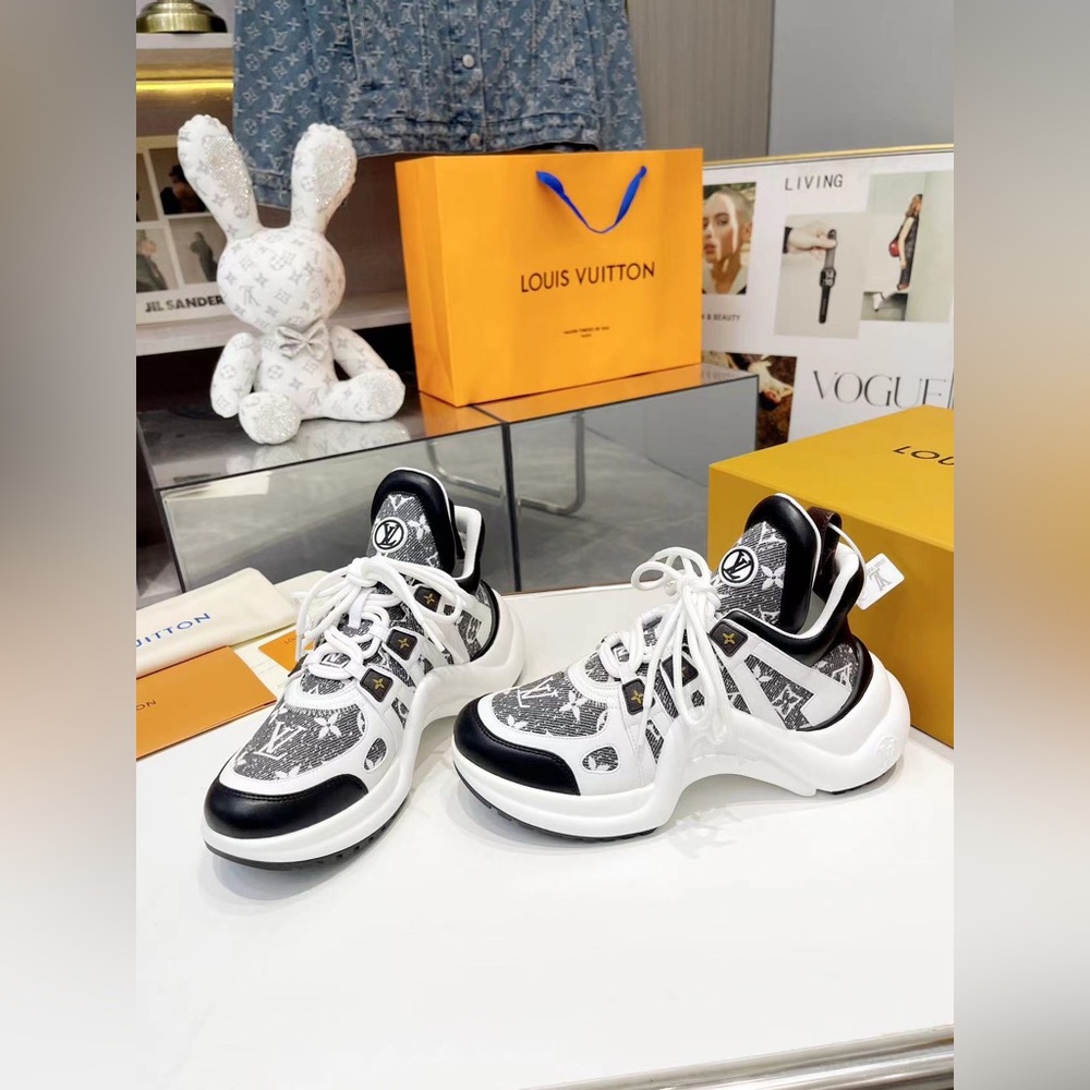 Louis Vuitton Archlight Sneakers  from Fall/Winter 2019 Collection🍡 - Picture 2 of 9
